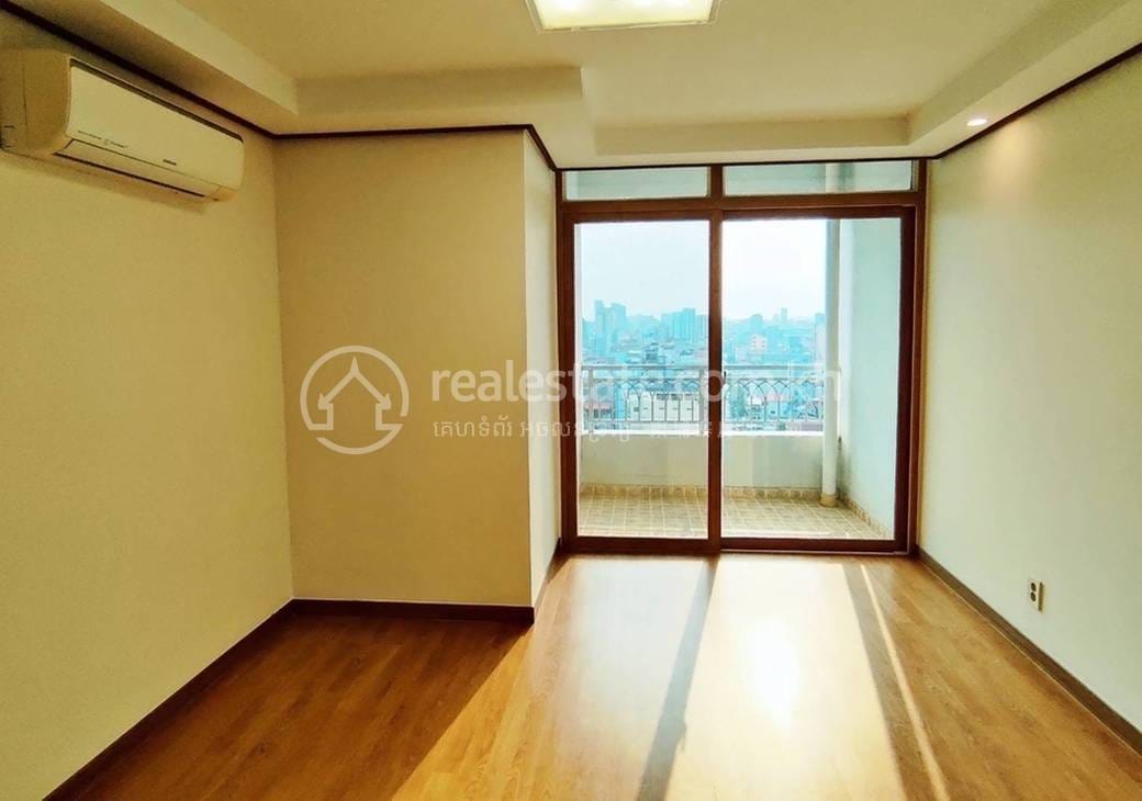 De Castle Royal Condominium | Condo Na prodej with 1 Parking Space