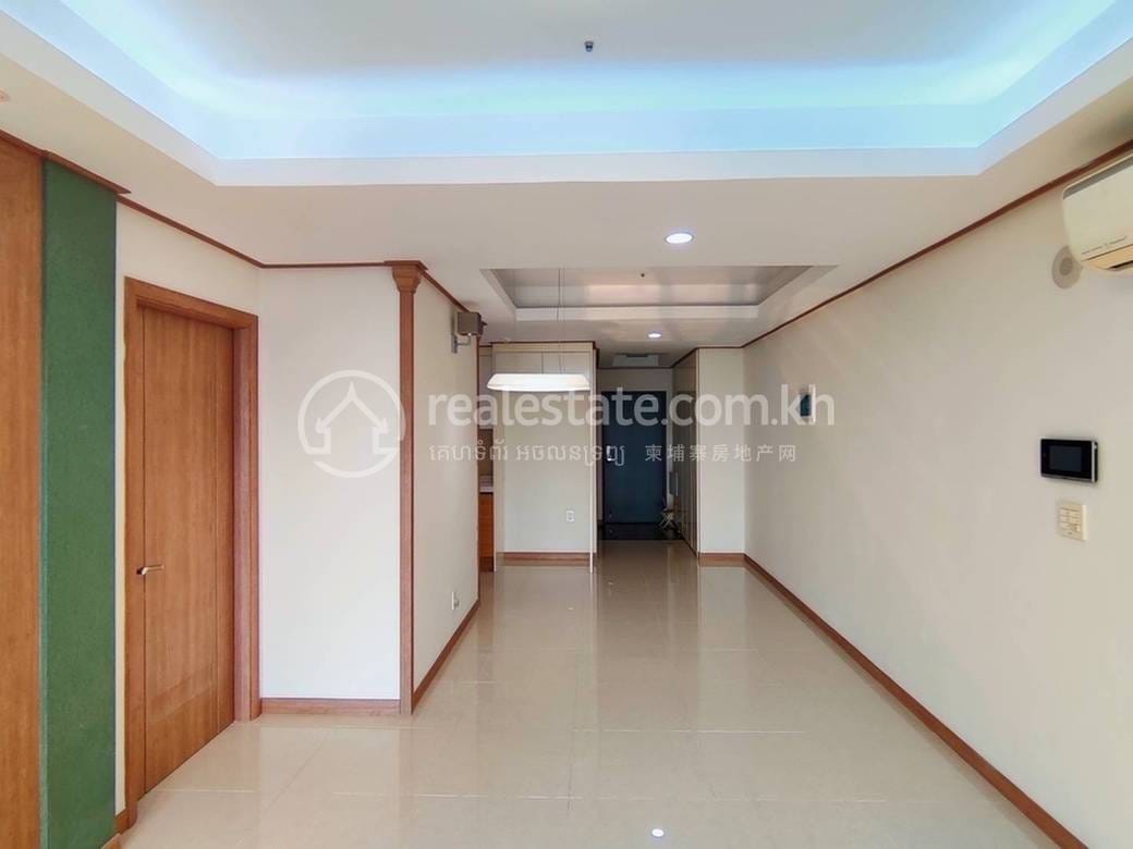 De Castle Royal Condominium | Zařízeno Condo Na prodej
