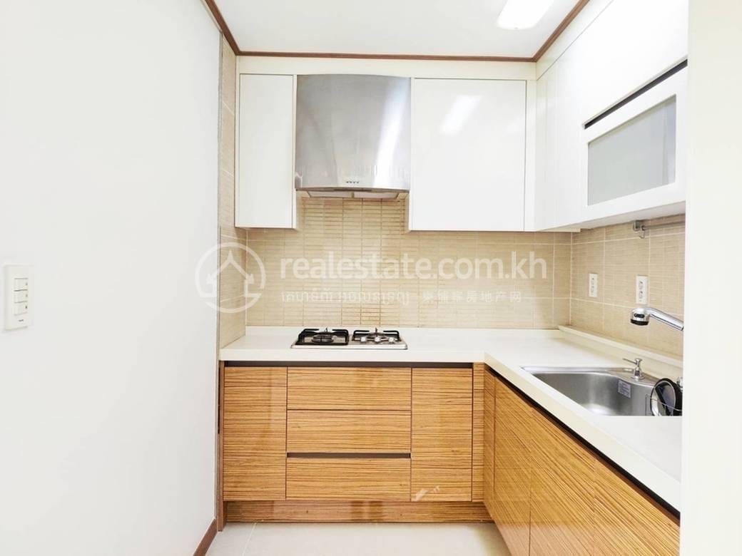 De Castle Royal Condominium | Condo Na prodej in Boeng Keng Kang $120,000