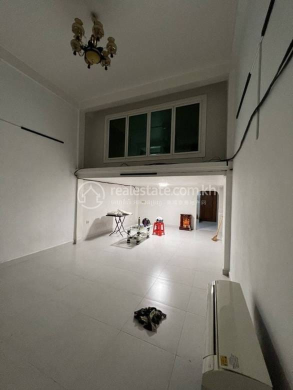 96 sqm Living Size Shophouse K pronájmu in Toul Kork