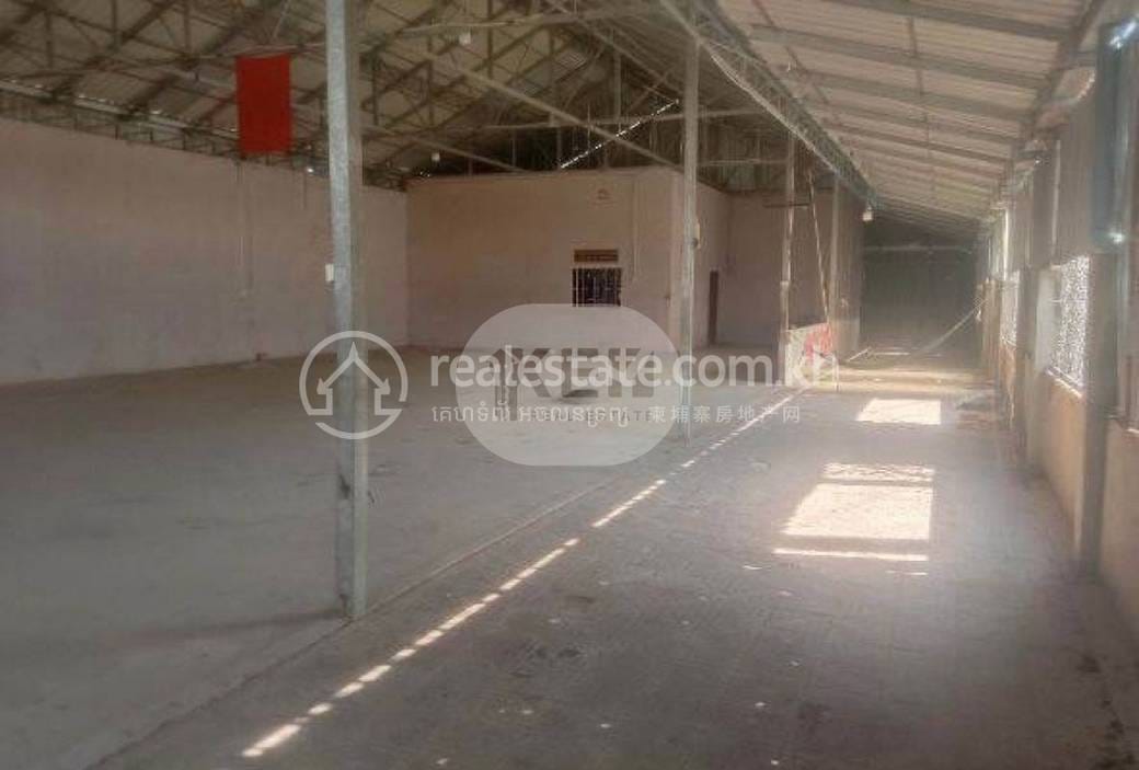 Entrepôt À louer de 546 m² de terrain pour $700