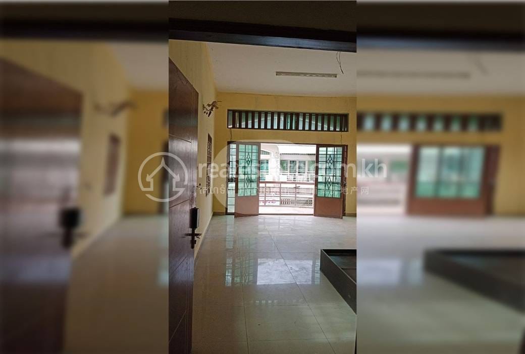 Chaom Chau ផ្ទះល្វែង សំរាប់លក់ នៅ Chaom Chau