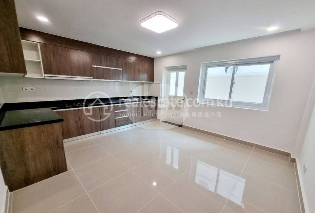 Chroy Changvar店屋出售，价格$190,000