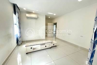 Vila For Sale & Rent in Sen Sok $950,000
