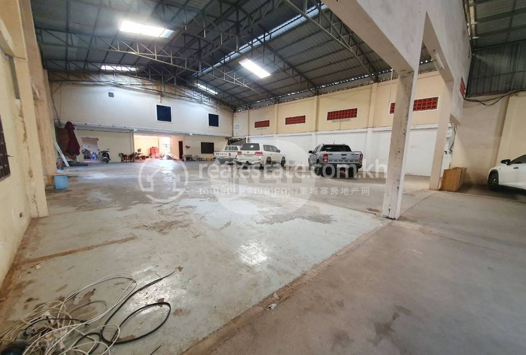 Entrepôt For Sale & Rent de 1,000 m² de terrain pour $3,000,000
