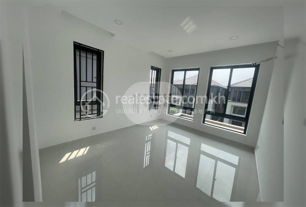 Maison en rangée À vendre à Chroy Changvar $114,000