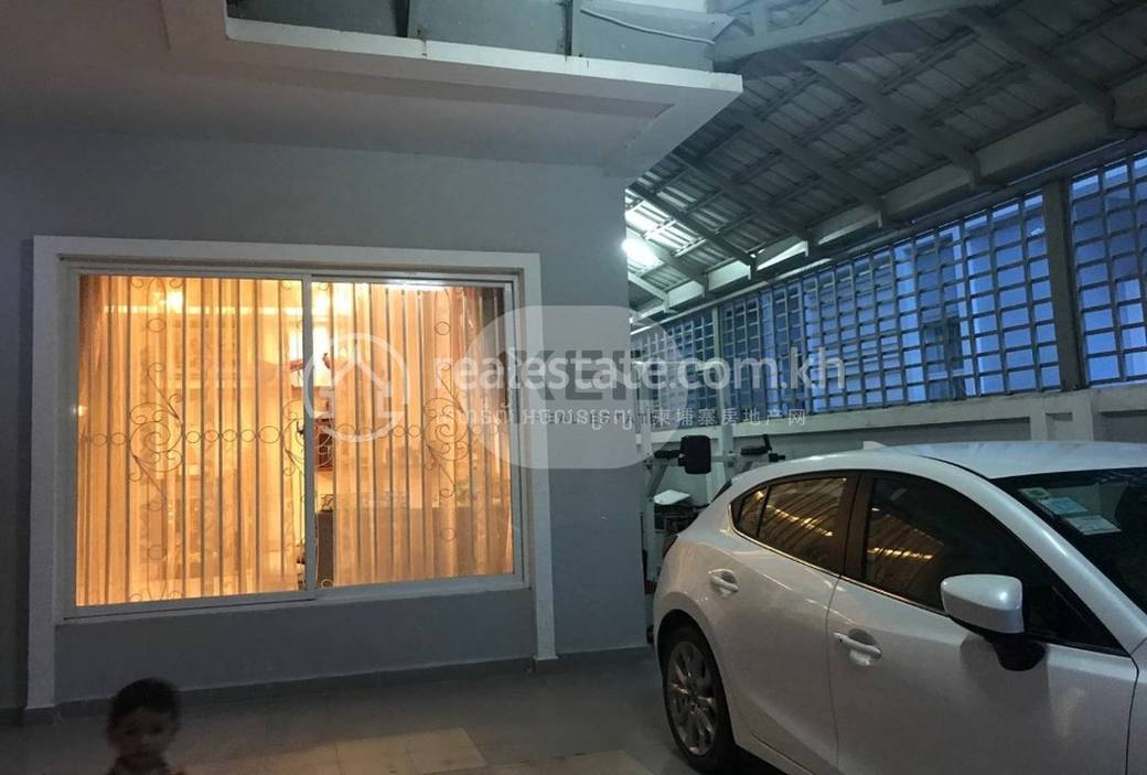 Dvojvila Na prodej in Chrang Chamres I, Russey Keo, Phnom Penh