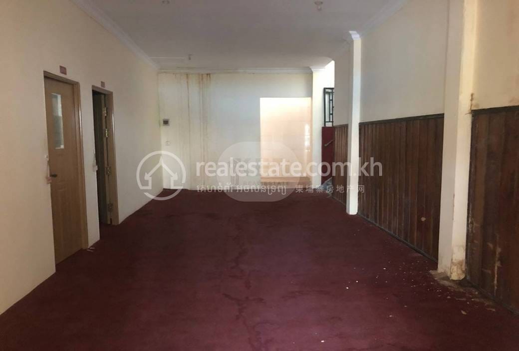 825 sqm Land Size Warehouse For Rent for $4,500