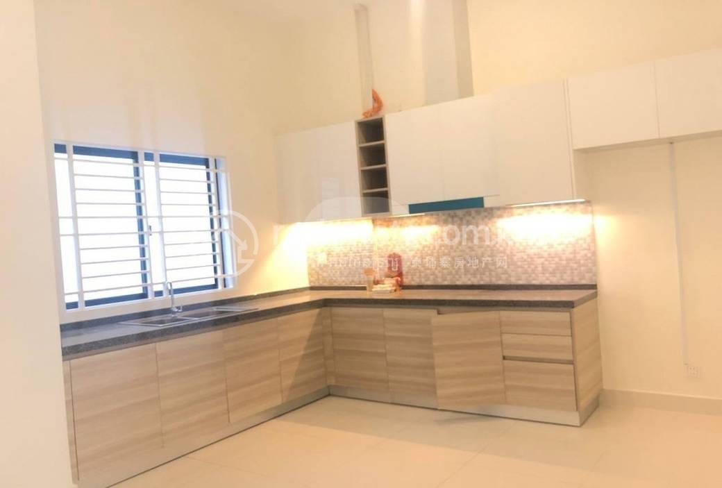 Chbar Ampov에 있는 상가주택 For Sale & Rent $600,000
