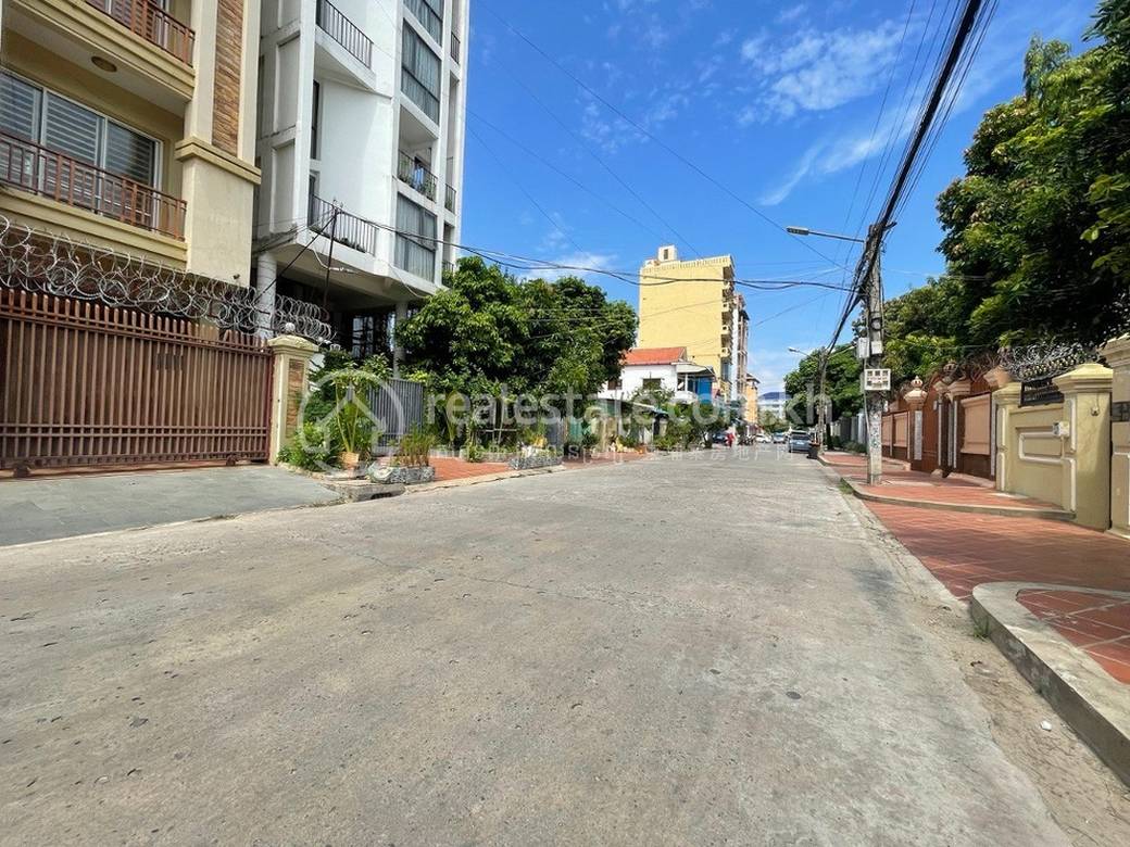 Relief À louer de 1,600 m² de terrain pour $6,500
