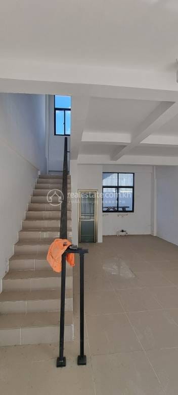 Sampov Poun Budynek For Sale & Rent w Sampov Poun