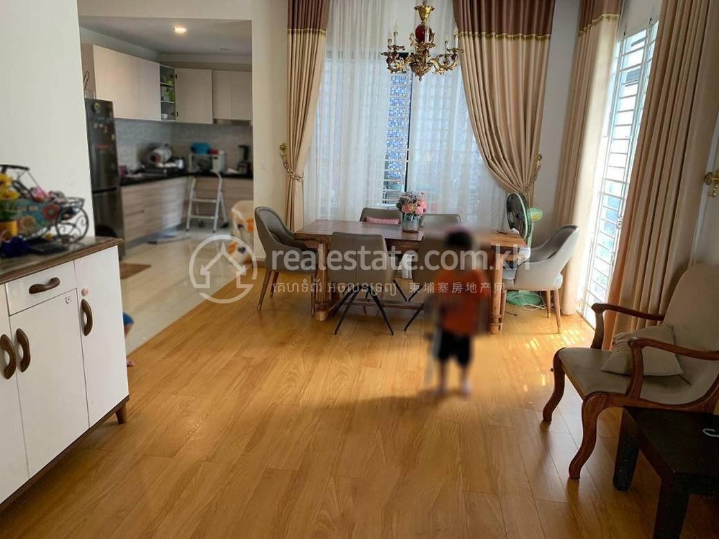 Villa Jumelle À louer à Chbar Ampov $1,300