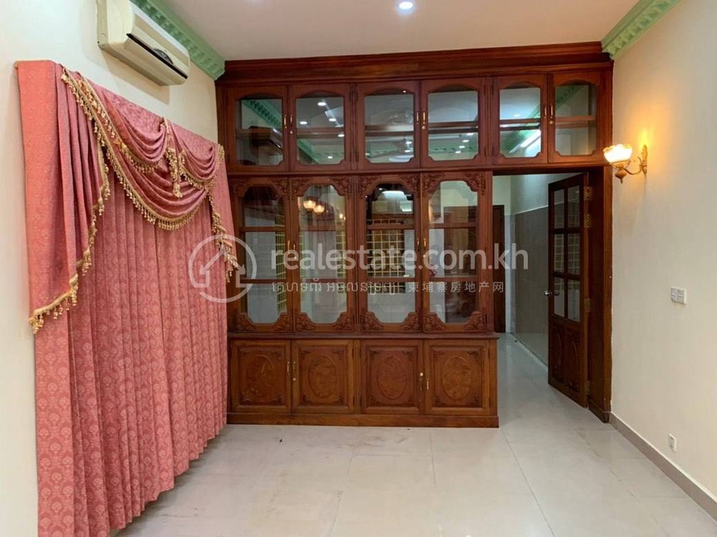 Vila K pronájmu in Tuek L'ak 3, Toul Kork, Phnom Penh