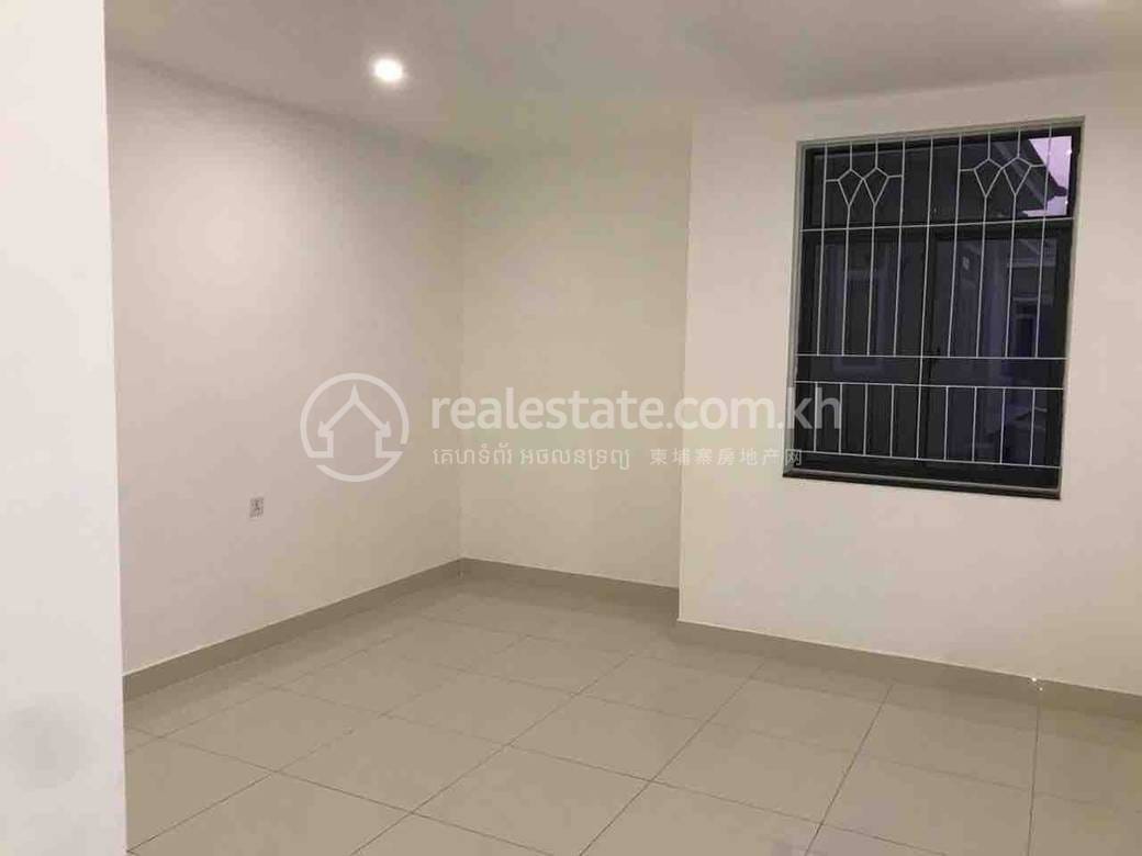 Shophouse For Sale & Rent in Chroy Changvar $380,000