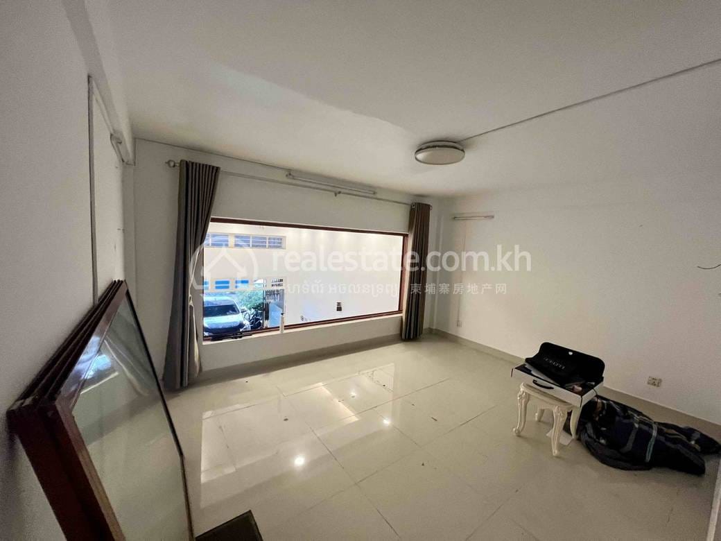 Maison en rangée For Sale & Rent à Russey Keo $158,000