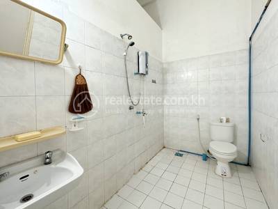Chey Chumneah, Daun Penh, Phnom Penh