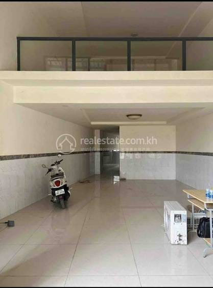 Flat For Sale with 6 Parking Space