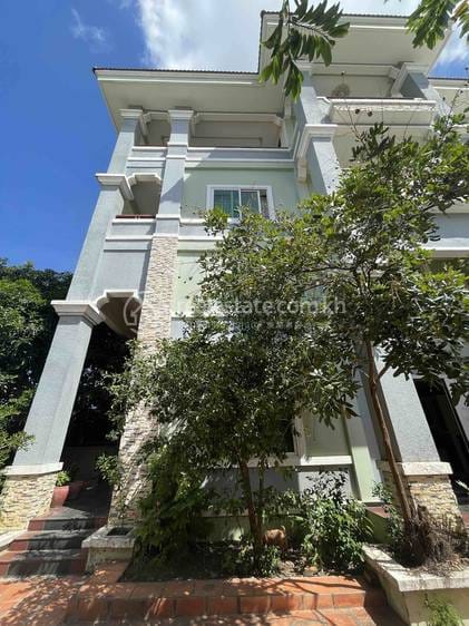 80 sqm Living Size Villa For Sale in Meanchey