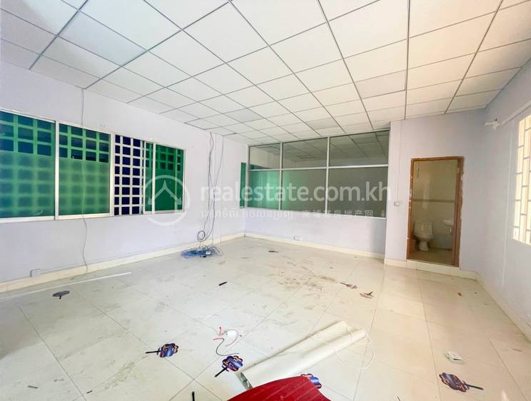 คลังสินค้า สำหรับเช่า ใน Meanchey $5,800