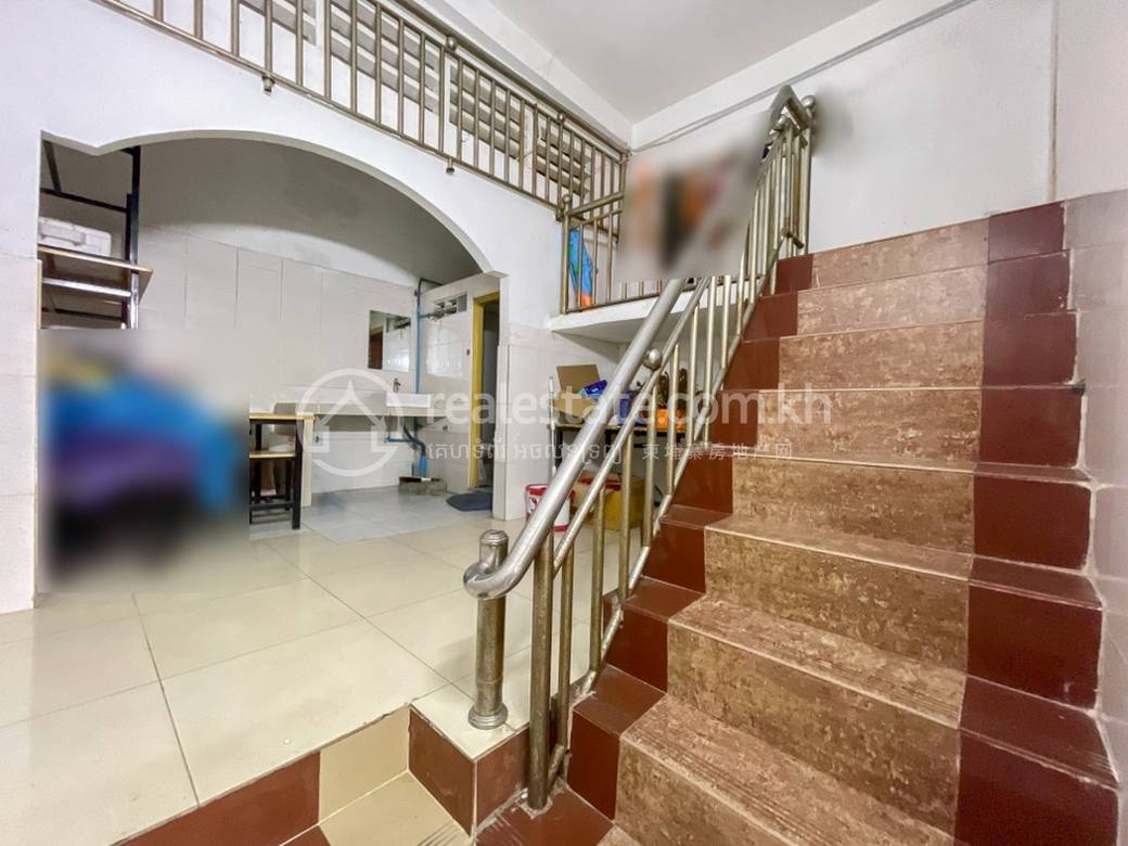 $4,300 Podnik