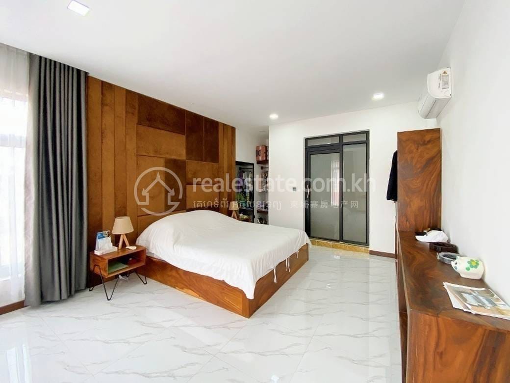 វីឡា សំរាប់លក់ នៅPor Sen Chey តម្លៃ $500,000
