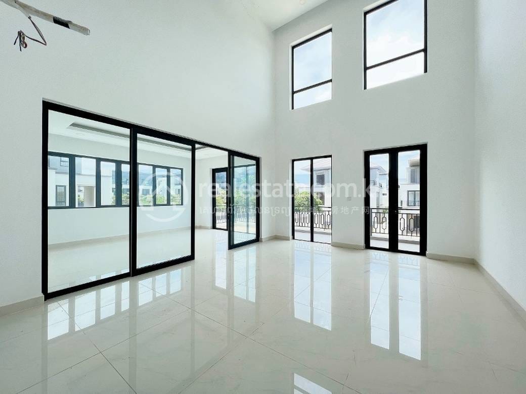 วิลล่า สำหรับขาย 6 ห้องนอน ราคา $2,700,000