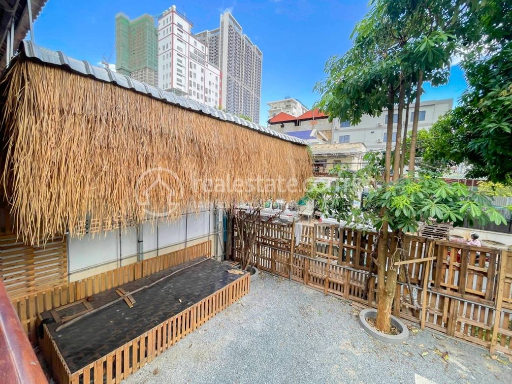 320 sqm Land Size Vila K pronájmu for $2,800