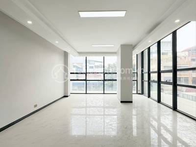 7 Makara店屋出售，价格$1,300,000