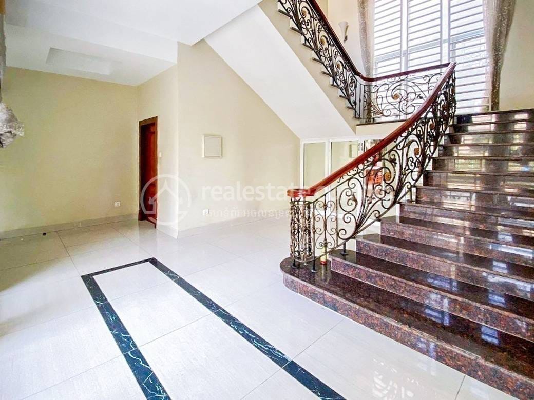 Borey Peng Huoth: The Star Platinum | Chbar Ampov别墅出售，价格$1,700,000