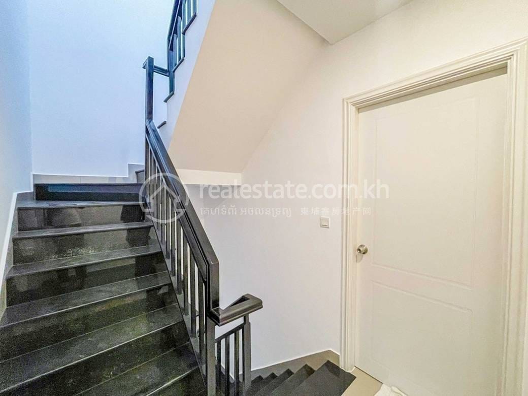 Maison en rangée For Sale & Rent à Chroy Changvar $115,000