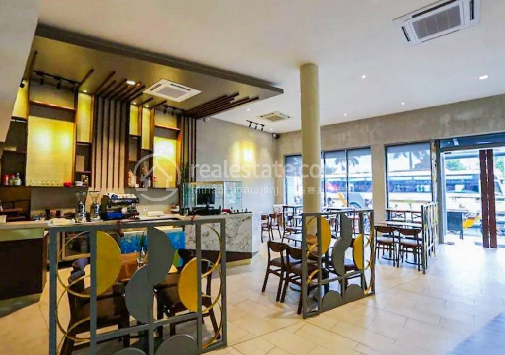 1,210 sqm Living Size Budova Na prodej in Daun Penh