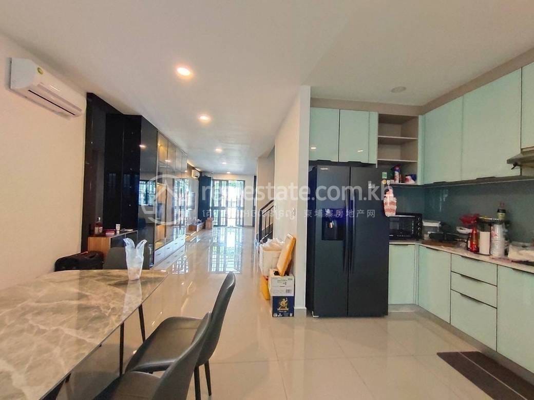 Cheung Aek Link House For Sale in Cheung Aek