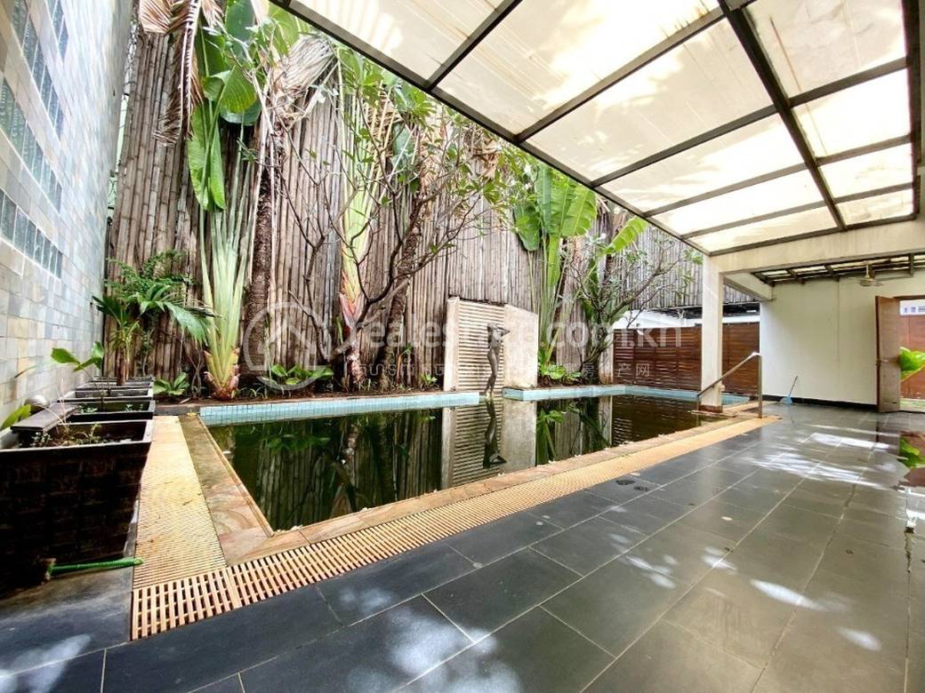 Villa For Rent with 3 Parking Space