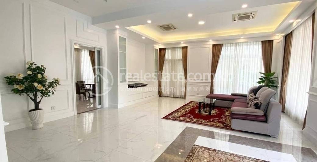 Villa For Rent with 2 Parking Space