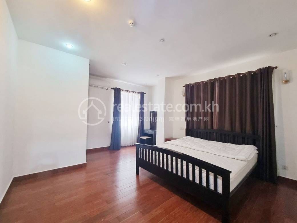 Апартаменты с Обслуживанием Для Аренды in Chamkarmon $1,200