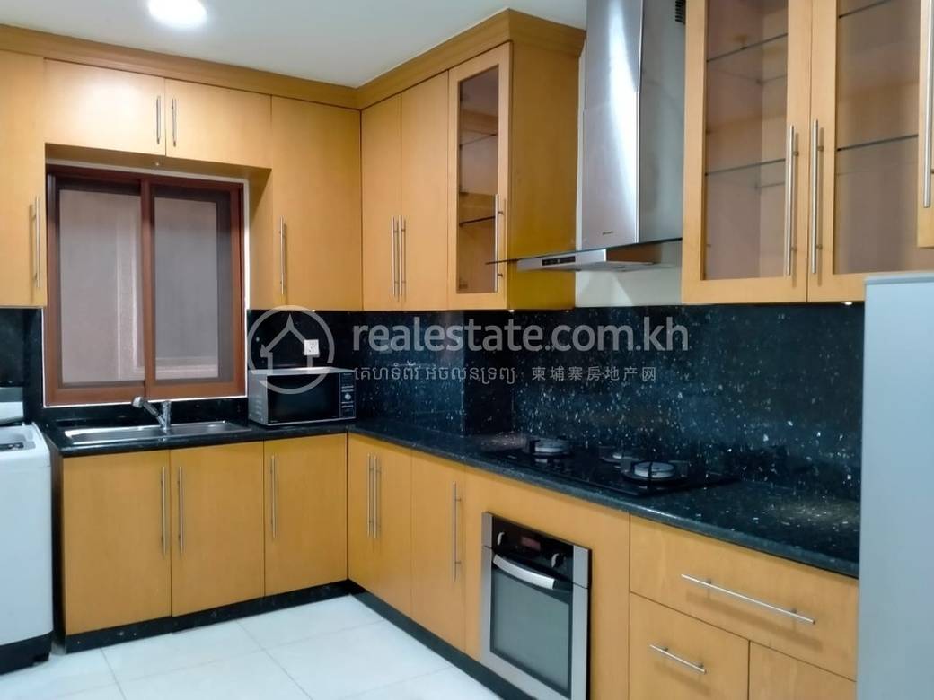 3 Bedrooms Apartment For Rent for $1,400