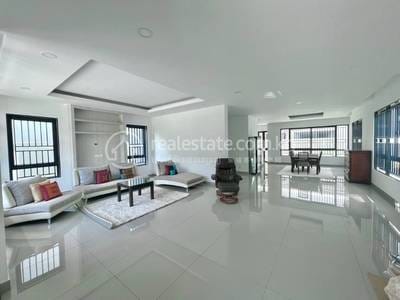 5 Bedrooms Villa For Rent for $1,900