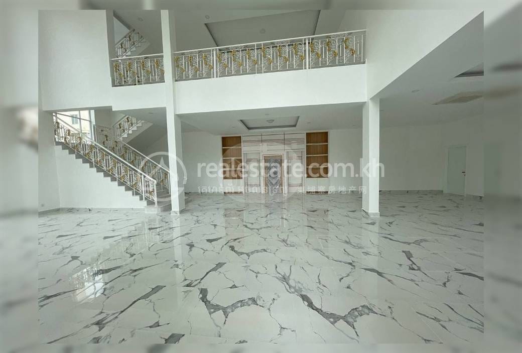 Villa For Sale in Preaek Lieb, Chroy Changvar, Phnom Penh