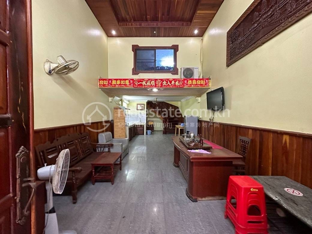315 sqm Living Size Flat House K pronájmu in Boeng Keng Kang