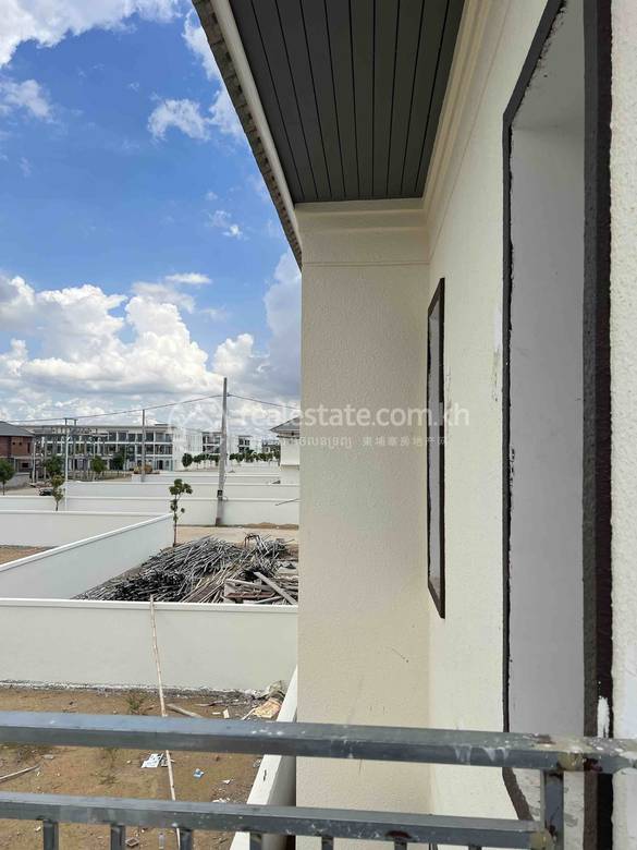 Villa For Sale in Chroy Changvar $133,700
