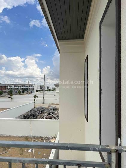 Villa For Sale in Chroy Changvar $133,700