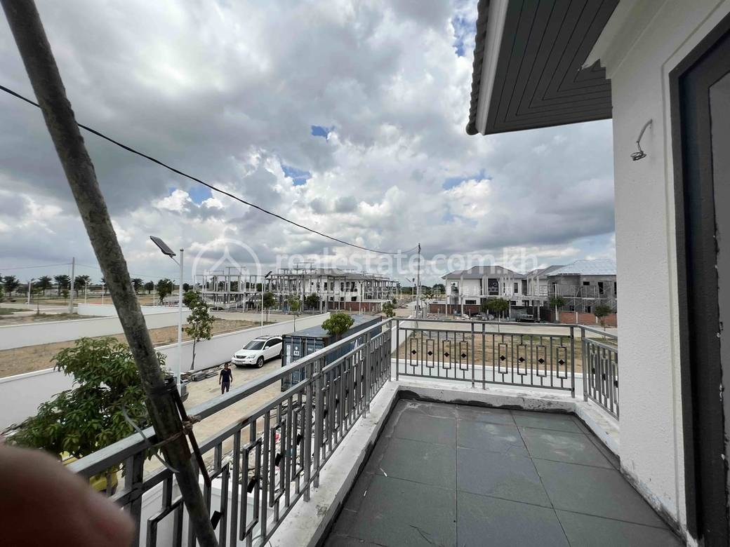 Villa For Sale with 2 Parking Space