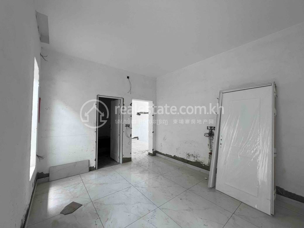Villa For Sale in 15 H-152, Bak Kaeng, Chroy Changvar, Phnom Penh