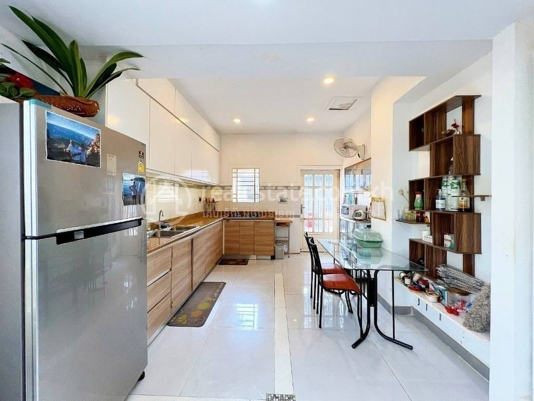 Chbar Ampov에 있는 별장 For Sale & Rent $799,000