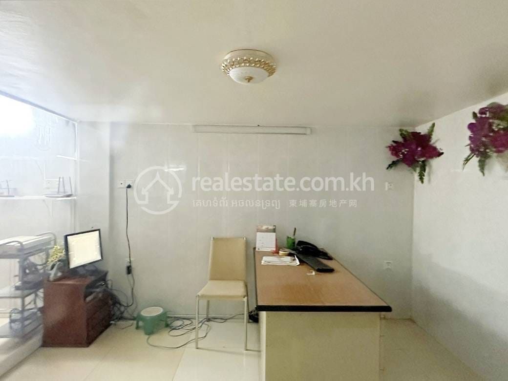 3 Bedrooms Shophouse K pronájmu for $1,500