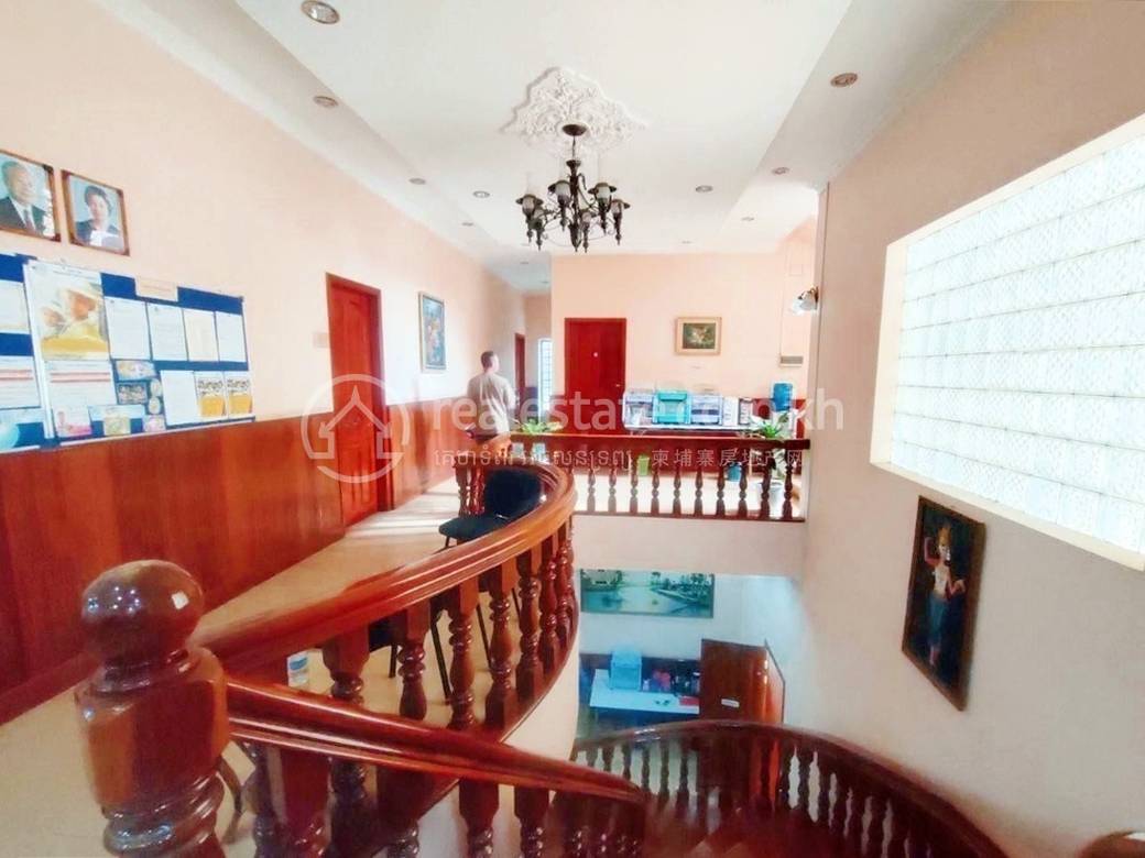 វីឡា សំរាប់ជួល នៅChamkarmon តម្លៃ $2,300
