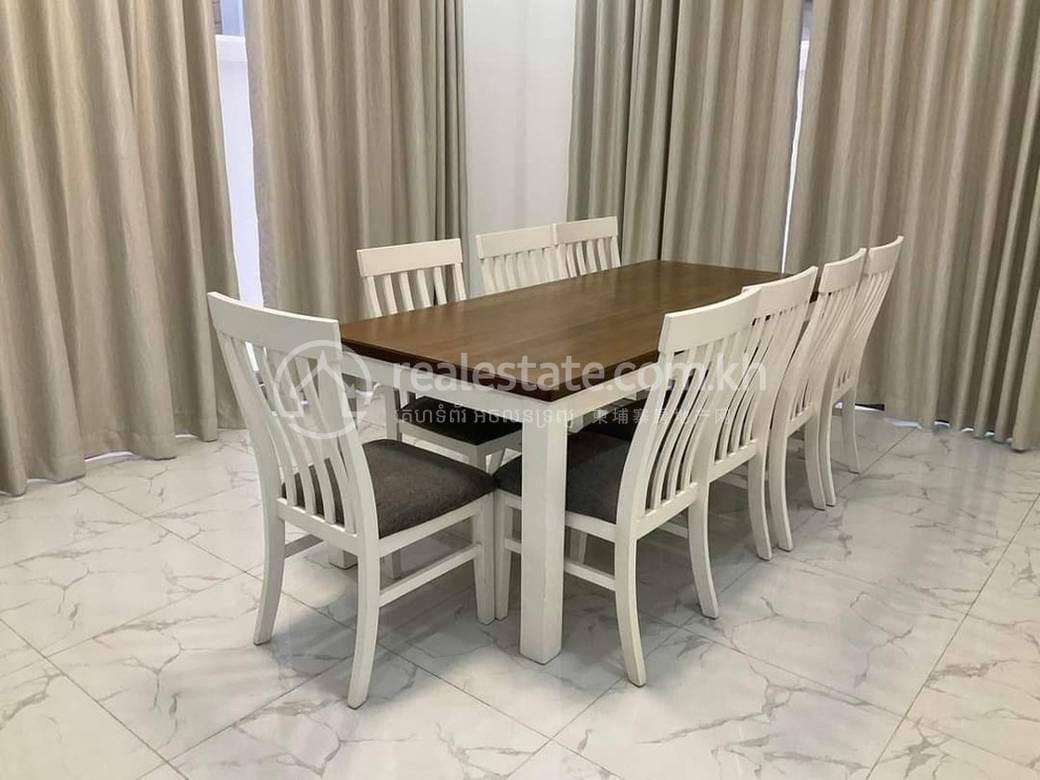 Chroy Changvar双子别墅出租，价格$3,000