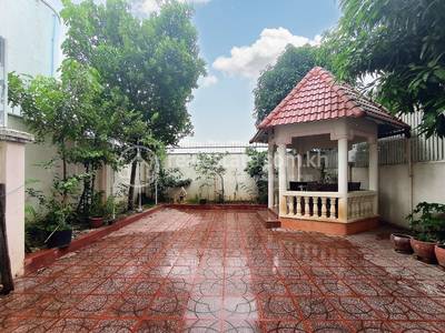 Phnom Penh Thmey, Сен Сок, Пномпень
