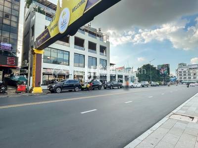 Preah Sisowath Quay , Chakto Mukh, Daun Penh, พนมเปญ