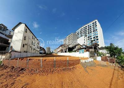 ផ្លូវវិថីឯករាជ្យ១០០ ផ្លូវវិថីឯករាជ្យ ក្បែរនិងធនាគារការណាឌីយ៉ា, Sangkat Bei, พระสีหนุ, พระสีหนุ